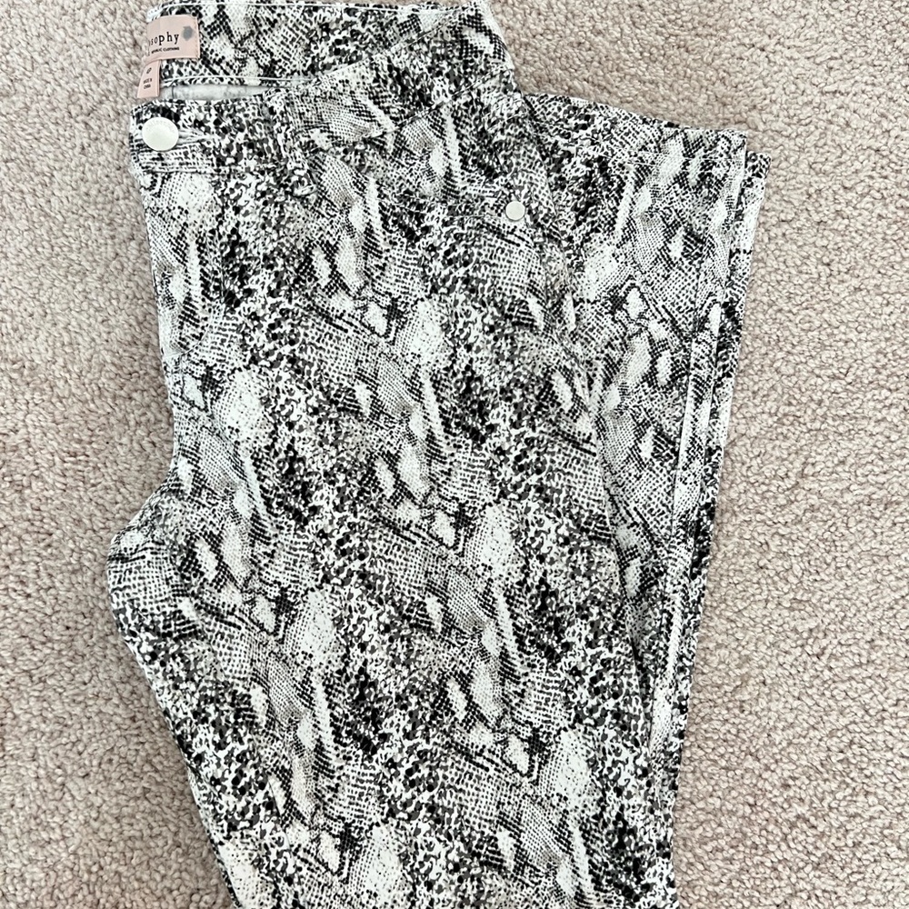 𝅺philosophy Women’s Snakeskin‎ Pants Size 4P